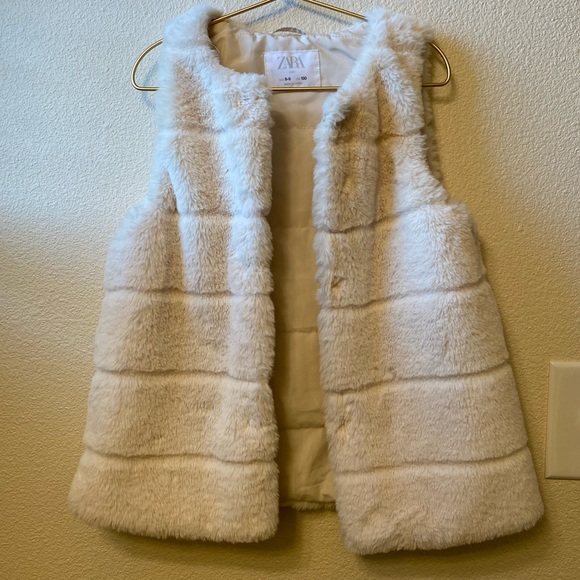 ZARA | Cream Faux Fur Vest - Picture 5 of 8